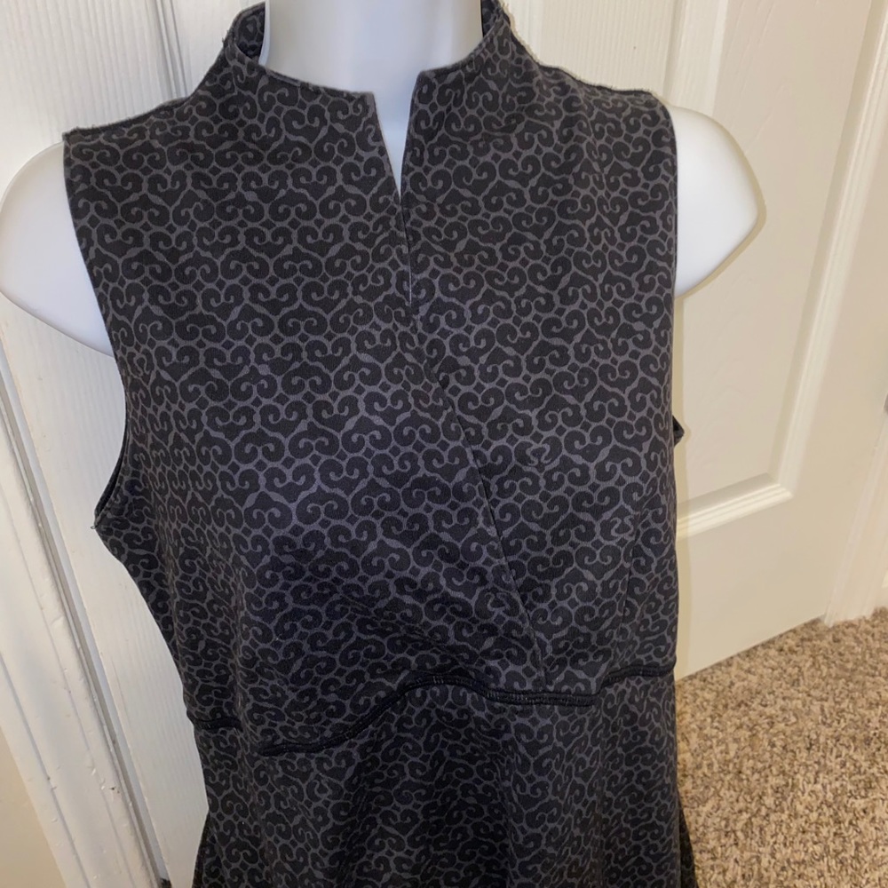 Women’s Lululemon women’s sleeveless athletic tank top /sleeveless top, sz 4